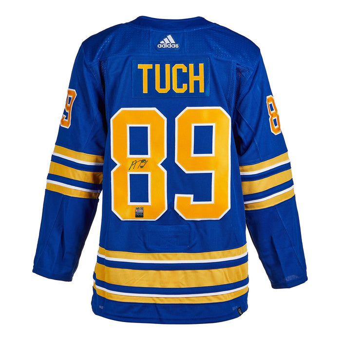 Sam Reinhart a signé le maillot des Sabres de Buffalo