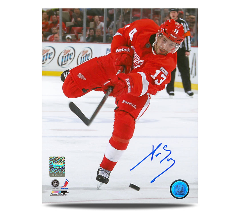 Pavel Datsyuk Signed Detroit Red Wings Shooting 8X10 Photo